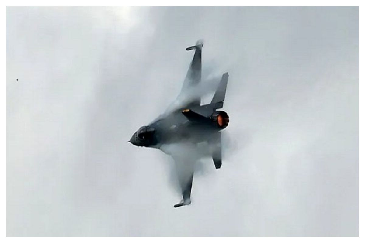 خبر فوری | اولین تصویر منتسب از منهدم شدن جنگنده اسرائیلی توسط پدافند ایران