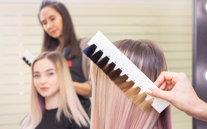 چگونه بدون دکلره موهایمان را روشن کنیم ؟ | 3 روش برای روشن کردن مو بدون دکلره