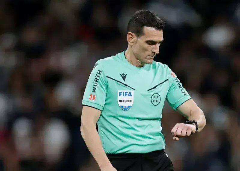 داور بازی رئال برای سوت پایان نیمه اول عجله داشت!