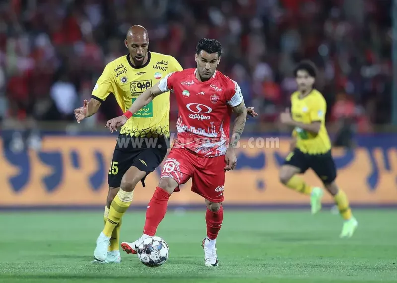 انزونزی، رهبر خط میانی سپاهان