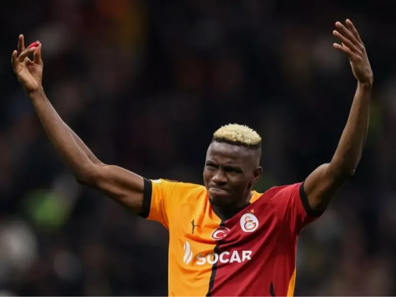 مهاجم جنجالی با منچستریونایتد به توافق رسید