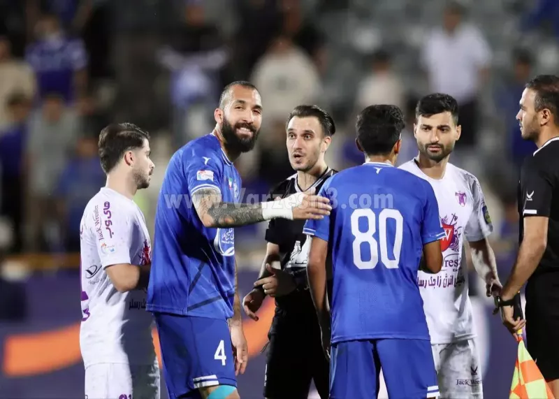 حرص و جوش چشمی مخالف وی‌ای‌آر (عکس)