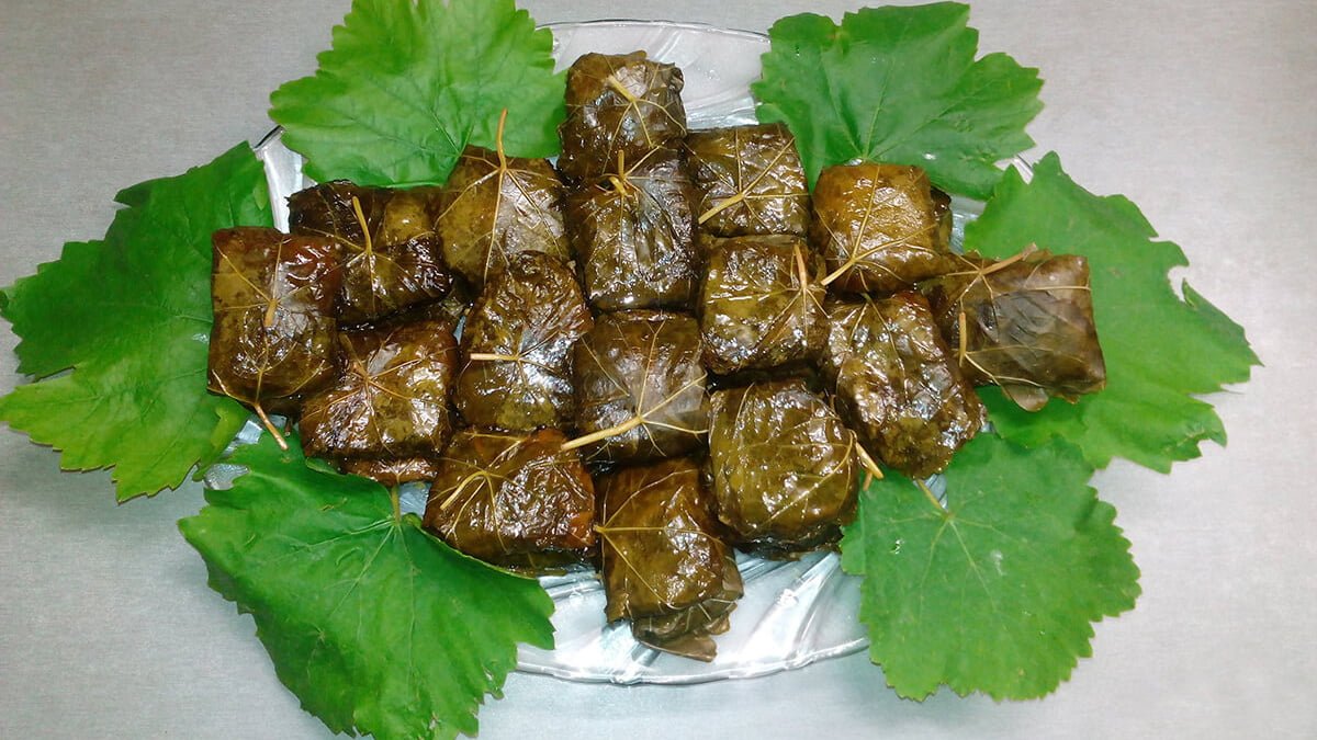 دستور پخت دلمه برگ مو  به روش اصیل ایرانی + فیلم