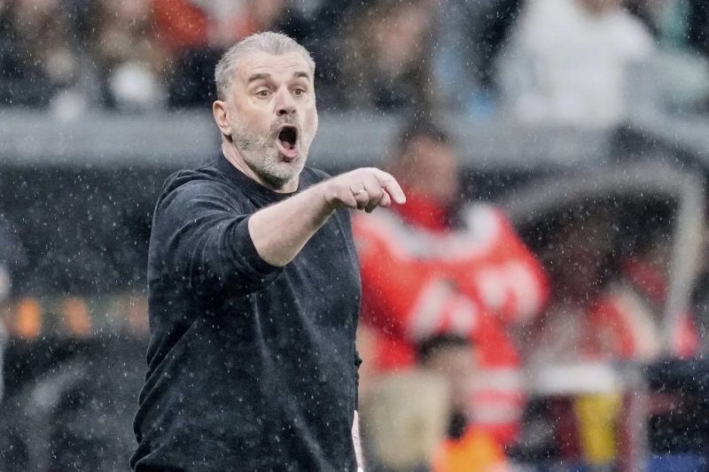 خشم پوستکوگلو: نمی‌روم، باید تحملم کنید!‏