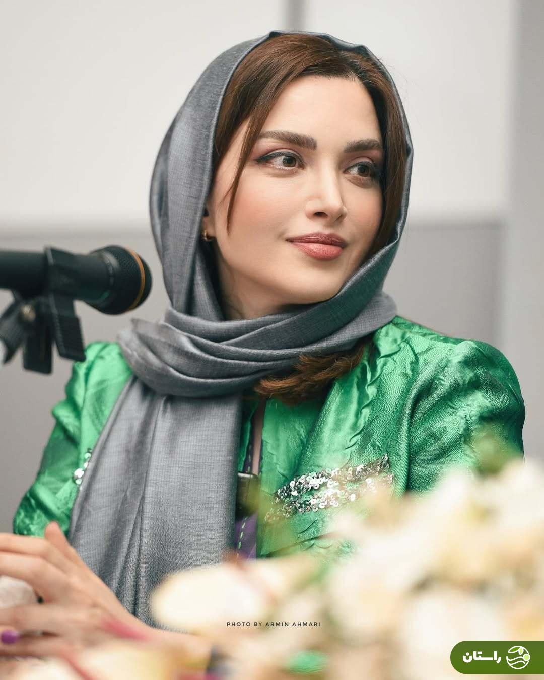 استایل جذاب بهنوش طباطبایی در نمایشگاه کتاب همه را مبهوت کرد + فیلم