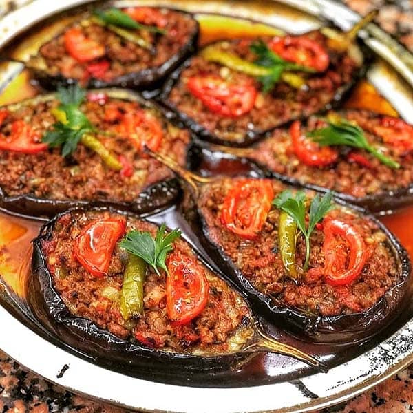 طرز تهیه بادمجان شکم پر به روش اصیل گیلانی + فیلم