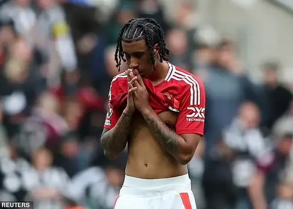 ستاره یونایتد با انجیل جواب آنری را داد!