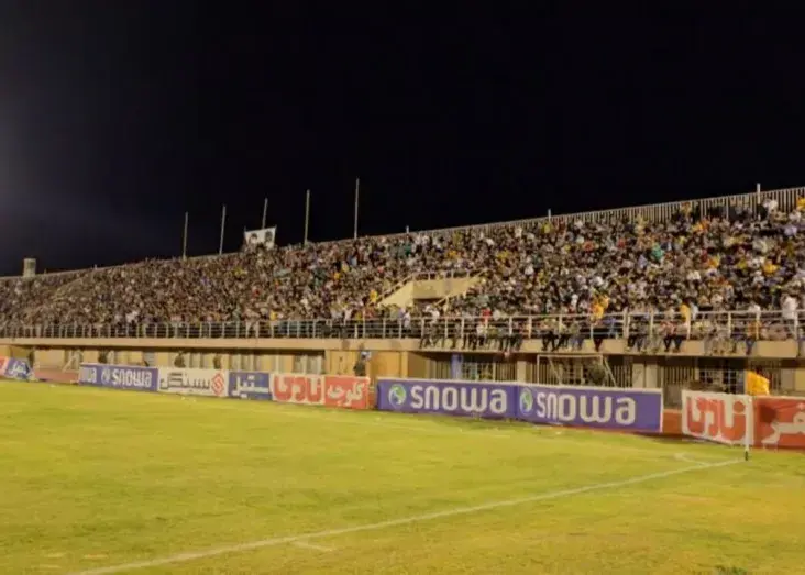 چمن ورزشگاه چادرملو یزد تعویض میشود