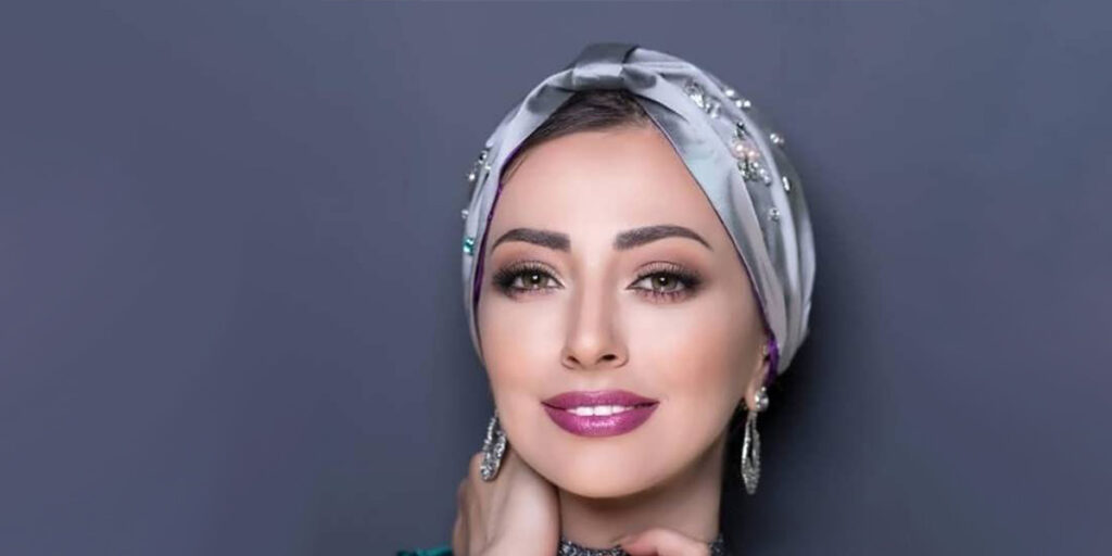 نفیسه روشن با لباسی متفاوت تر از همیشه ظاهر شد | نفیسه روشن سعی کرد متفاوت و شیک باشد اما باز هم موفق نبود