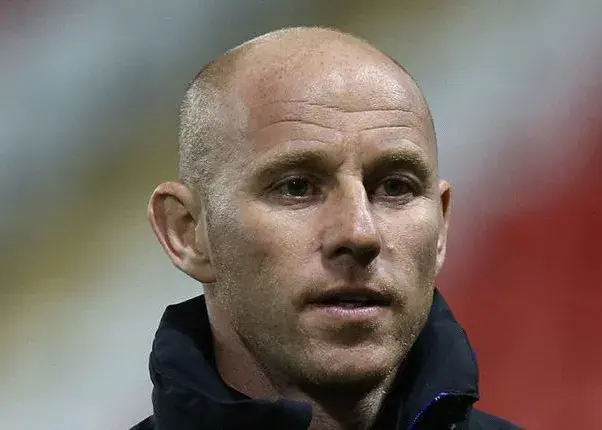 جشن تولد جنجالی: درگیری اسطوره یونایتد با نگهبان!