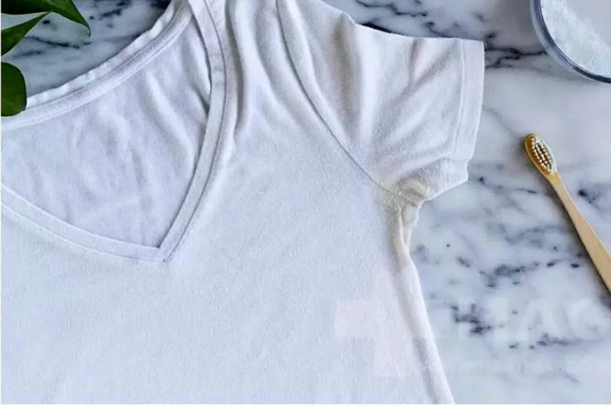 جلوگیری از زردی لباس؛ ترفندهای خانگی برای پاک کردن لکه دئودورانت