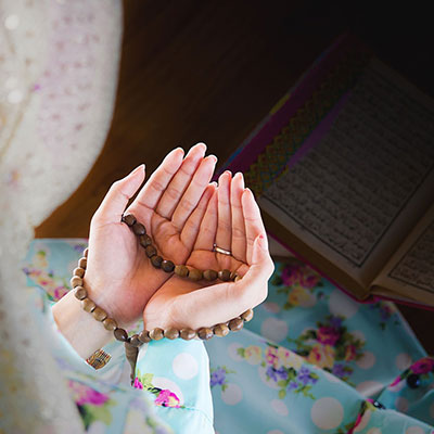 استمداد از قرآن و دعا برای آرامش در شرایط بحران و جنگ