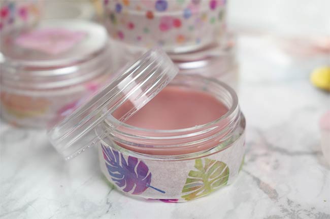 طرز تهیه رژ لب خانگی بدون سرب | دیگه پول رژ لب نده