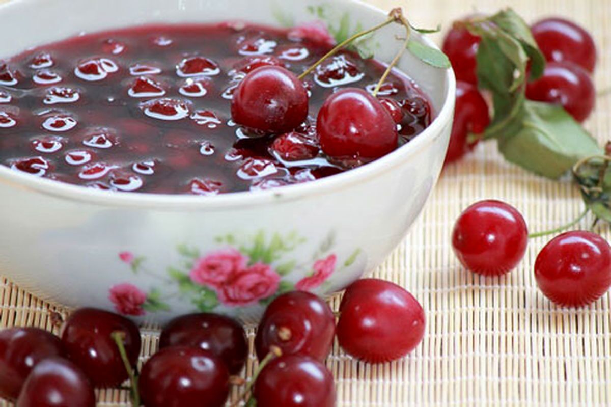 طرز تهیه ترشی آلبالو خانگی خوشمزه | یک چاشنی خاص برای کنار غذا