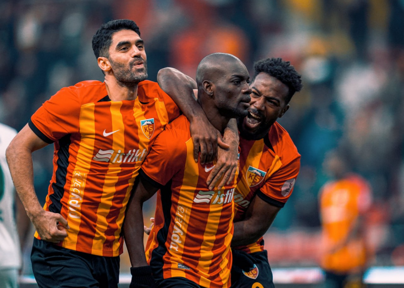 یاران کریمی جام را از مورینیو گرفتند!