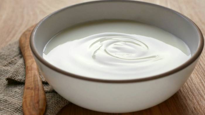 خواص بی نظیر آب ماست برای بدن | آب ماست را دست کم نگیرید