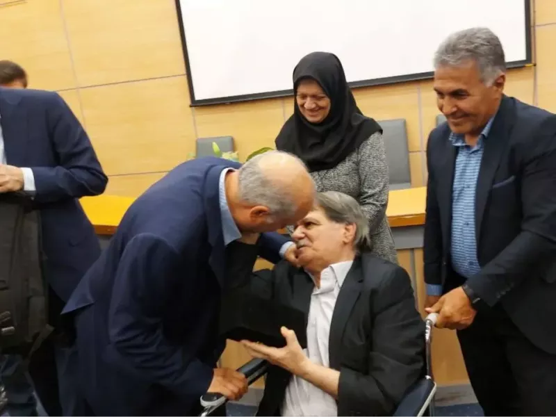 تقدیر از دو داور بازنشسته در اجلاس وی ای ار