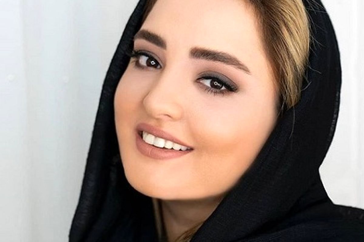 تیپ جالب نرگس محمدی در کویر جلب توجه کرد | نمایی خاص از استایل نرگس محمدی در کویر یزد