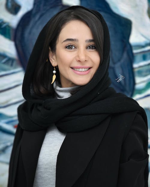 پوشش خاص و متفاوت الناز حبیبی لب ساحل | خانم بازیگر با تیپ جدیدش غوغا به پاکرد