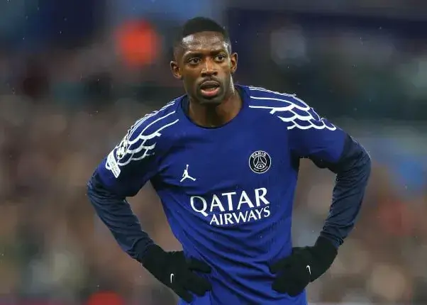 دمبله جایزه بهترین بازیکن را پس داد! (عکس)