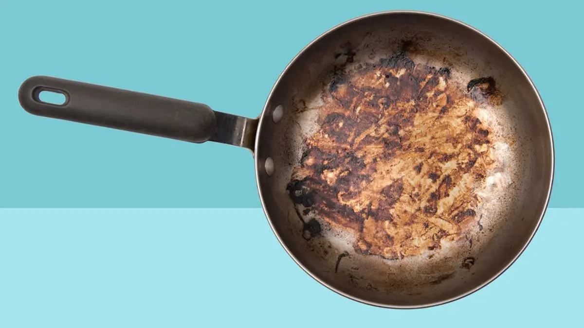 چگونه قابلمه و تابه سوخته را تمیز کنیم ؟ | ترفندهای طلایی برای تمیز کردن قابلمه سوخته