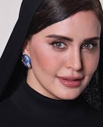 تصویری دیده نشده از حجاب چادر الناز شاکردوست | چقد چادر به خانم بازیگر میاد!