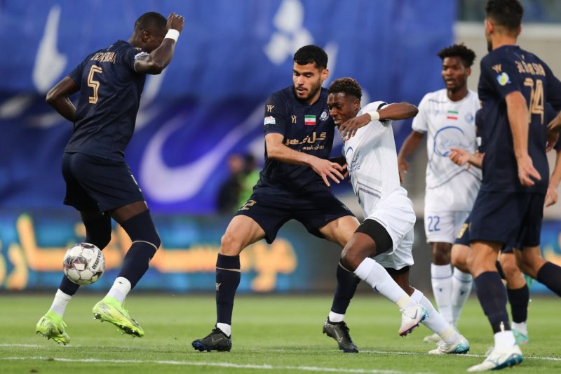 مهاجم استقلال تا به‌حال انقدر زجر نکشیده بود!