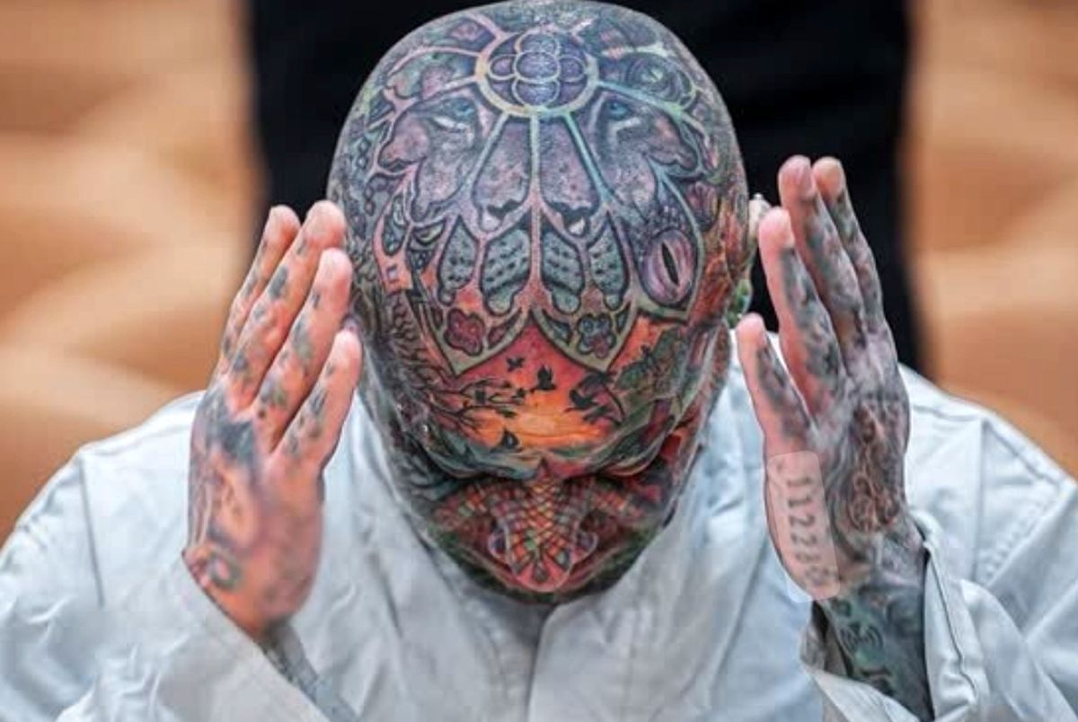 مداحی شور انگیز امیر تتلو در زندان | تتلو فضای زتندان را معنوی کرد