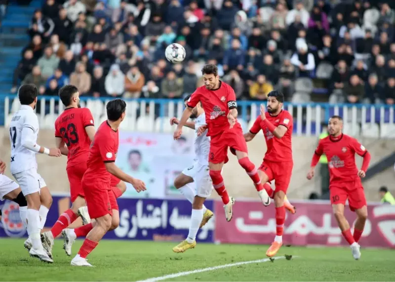 گزارش زنده: تراکتور 0- ملوان 0