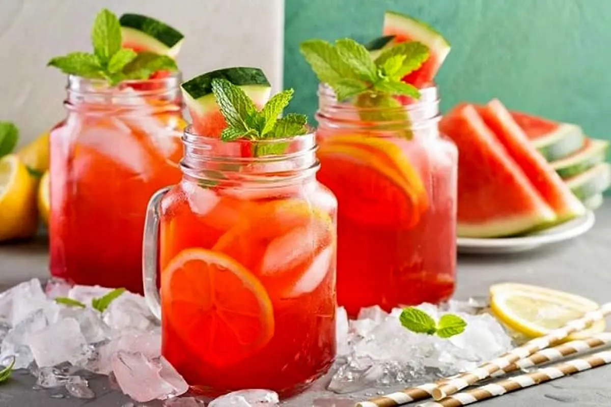 طرز تهیه لیموناد هندوانه و توت فرنگی ؛ یک نوشیدنی خاص برای تابستان