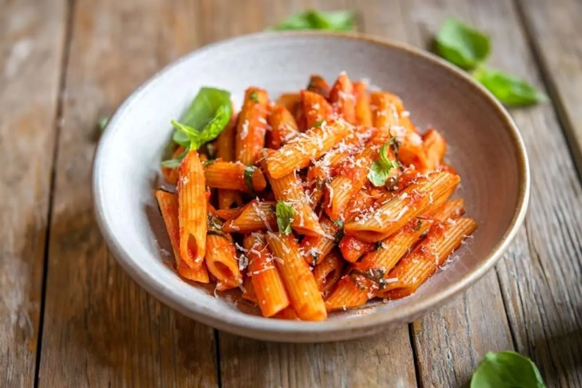 طرز تهیه پاستا گوجه‌ای بدون گوشت و مرغ