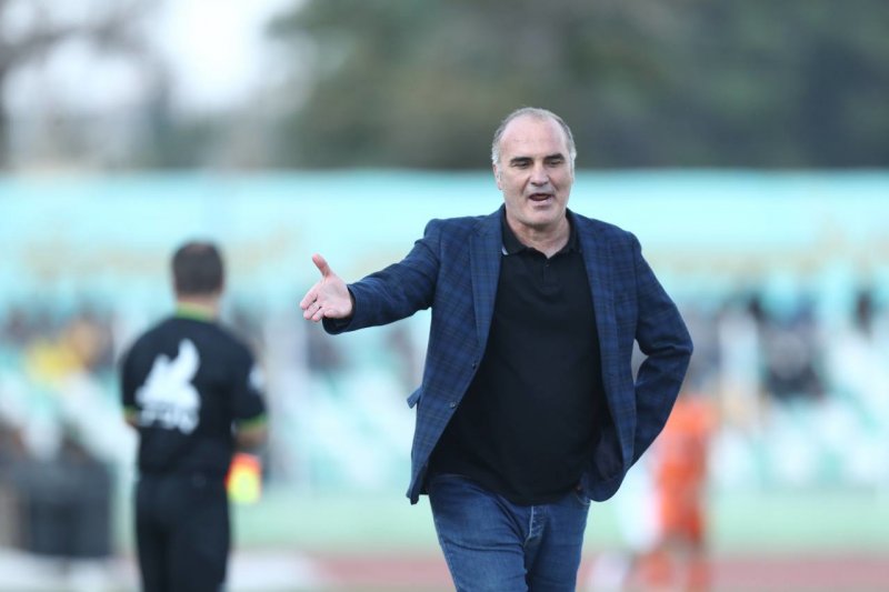 حسینی نسب: تیم ما در حد محلات هم نیست!