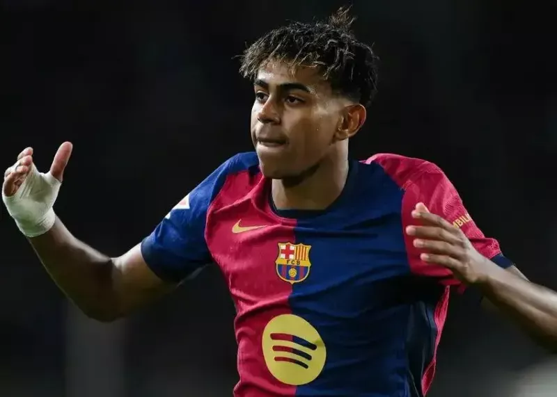 یامال: باورم نمی‌شود جای نیمار و مسی ایستاده‌ام