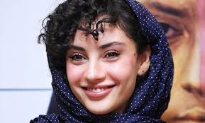 دلبری ترلان پروانه با استایل مشکی اش | ترلان پروانه ساده اما شیک