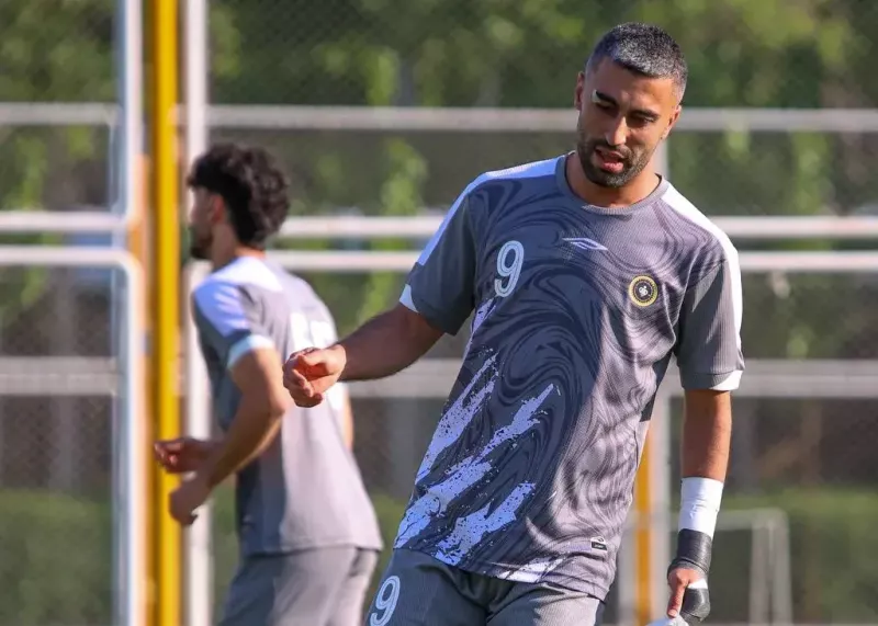 امید گلزنی سپاهان با دست شکسته و ابرو شکافته!