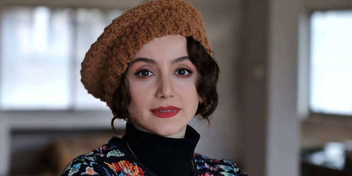 نازنین بیاتی، در خیابان های تهران با یک استایل جنجالی ظاهر شد | استایل عجیب نازنین بیاتی همه رو مبهوت کرد