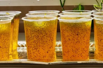 راز ته نشین نشدن تخم شربتی در شربت نذری | شربت نذری محرم 1404 رو اینجوری درست کن + فیلم