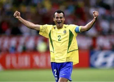 خیلی وقت پیش باید توپ طلا را به رافینا میدادند