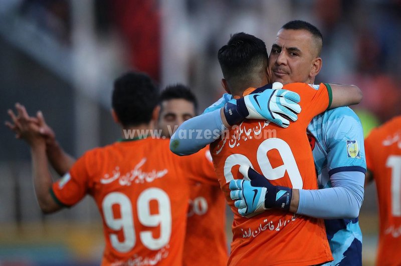 شکایت و کنایه به روانخواه: به فکر پنالتی‌زن باش!