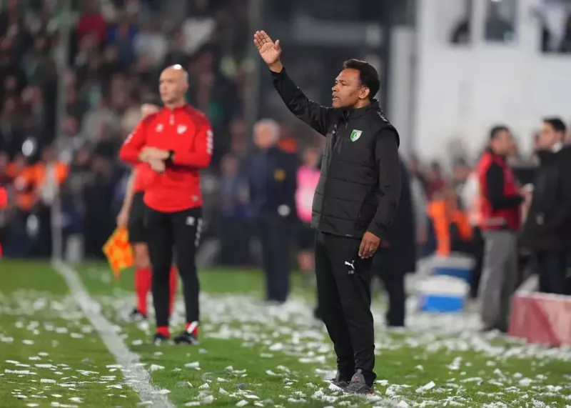 محرمانه: ملاقات مدیران استقلال و مورایس در استانبول!