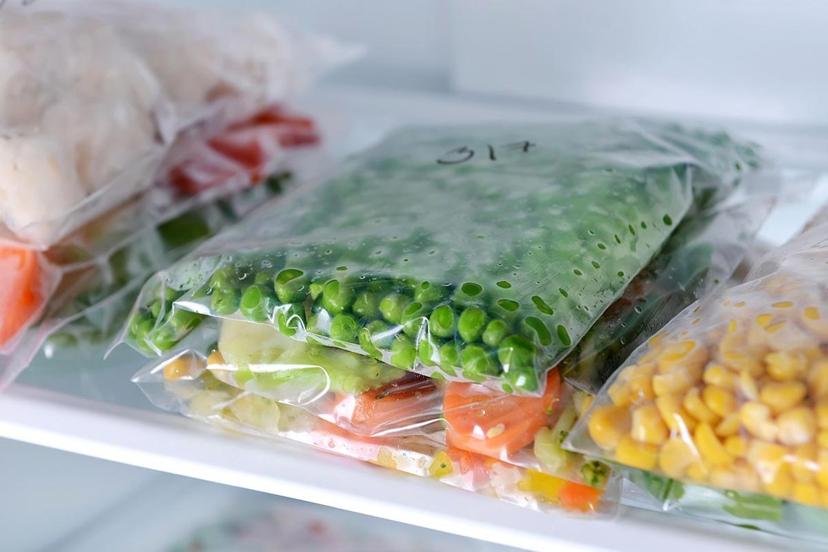 فریز کردن مواد غذایی که کاملا اشتباه است | این مواد غذایی رو هرگز فریز نکن