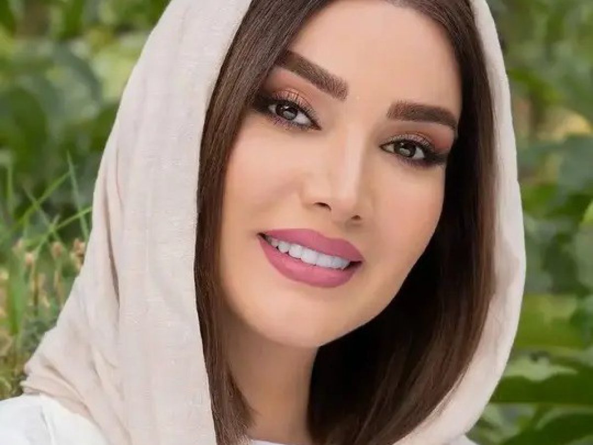 عکس هنری و جذاب متین ستوده با شال قرمز | متین ستوده با این عکس اینستاگرام رو ترکوند