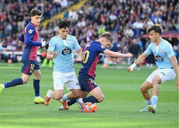 خشم دستیار فلیک: آیپد قربانی اعتراض به پنالتی! (عکس)