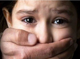 اولین عکس واضح از متجاوز سریالی در حال ربودن یک کودک